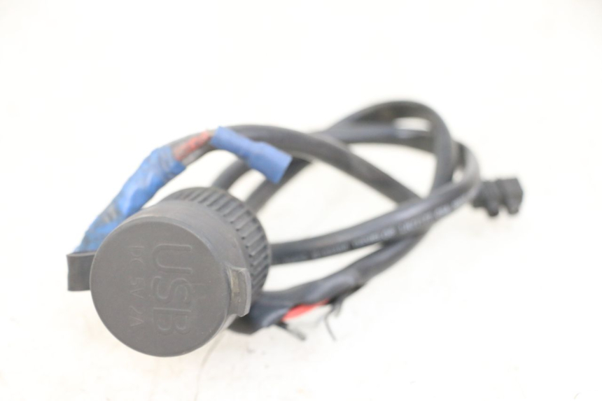 photo de PRISE ALLUME CIGARE PIAGGIO XEVO - X EVO 125 (2007 - 2017) - Zoom état d’usage