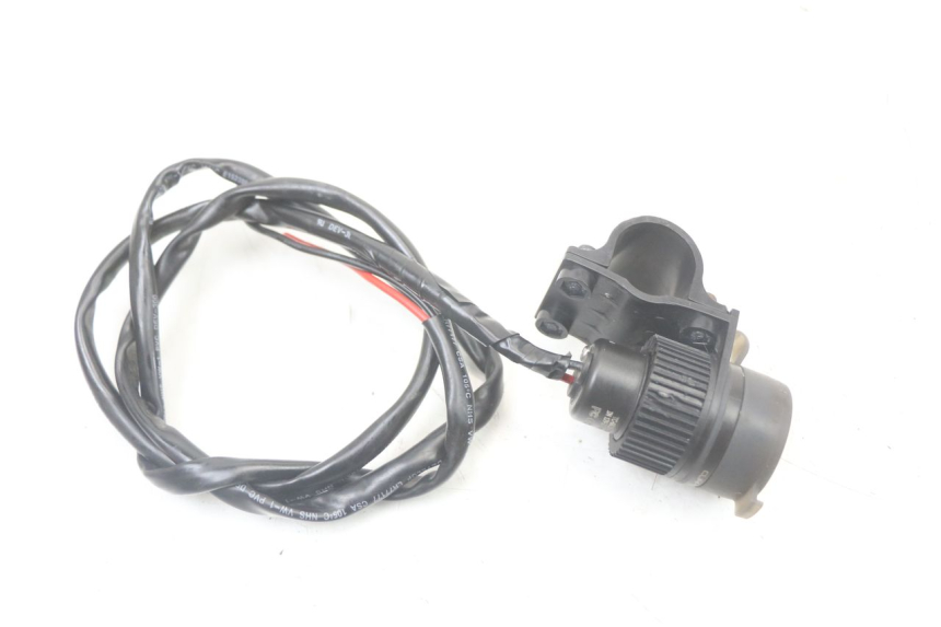 photo de PRISE ALLUME CIGARE YAMAHA FZ1 FAZER 1000 (2007 - 2009) - Détail de la pièce