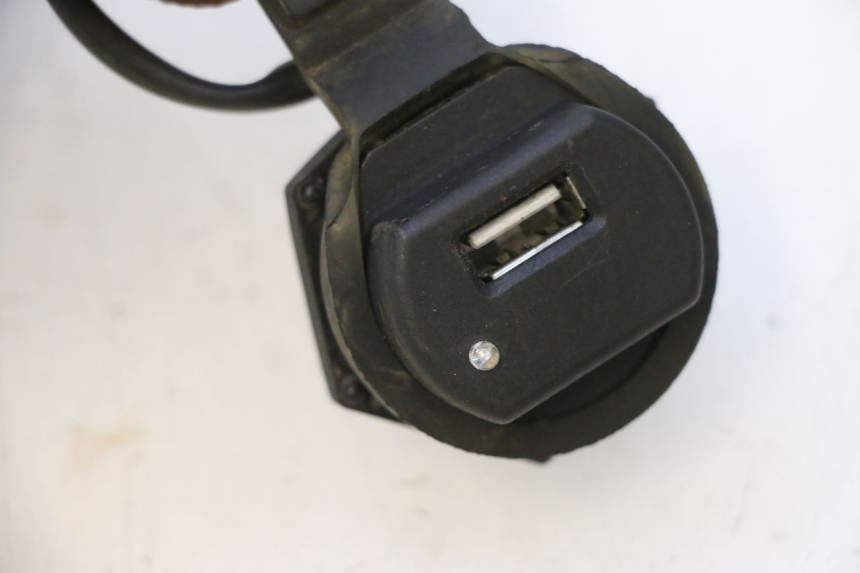 photo de PRISE USB KYMCO LIKE 4T 50 (2019 - 2025) - Détail de la pièce