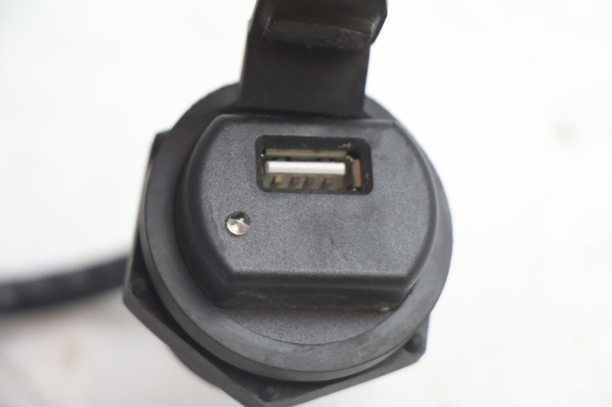 photo de PRISE USB KYMCO LIKE 4T 50 (2019 - 2025) - Zoom état d’usage