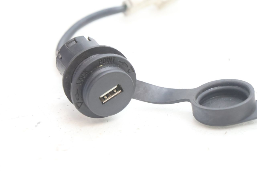 photo de PRISE USB SYM ORBIT III 3 4T 50 (2021 - 2025) - Zoom état d’usage