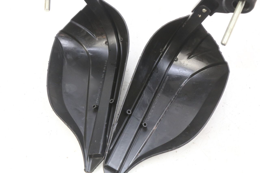 photo de PROTEGE MAIN HONDA CB R 1000 (2018 - 2023) - Détail de la pièce