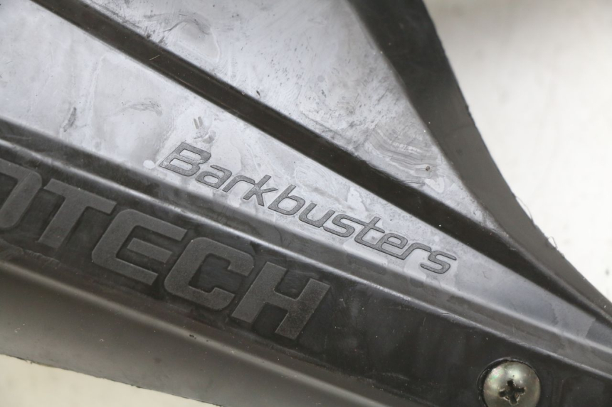 photo de PROTEGE MAIN HONDA CB R 1000 (2018 - 2023) - Gros plan technique