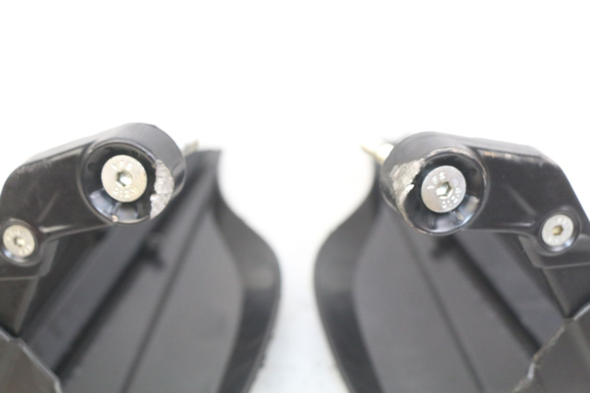 photo de PROTEGE MAIN HONDA CB R 1000 (2018 - 2023) - Pièce contrôlée