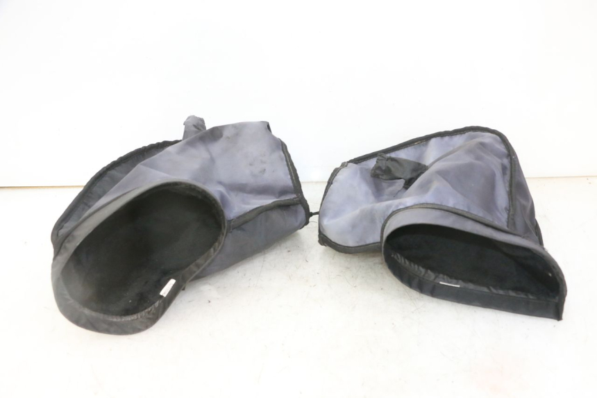 photo de PROTEGE MAIN PEUGEOT ELYSEO 125 (1999 - 2004) - Gros plan technique