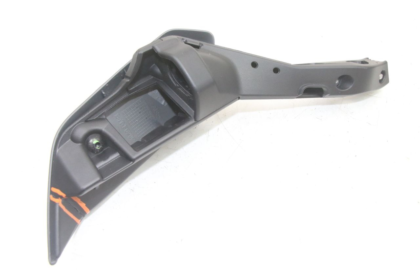photo de PROTEGE MAIN GAUCHE YAMAHA TRACER 7 700 (2020 - 2024) - Gros plan technique