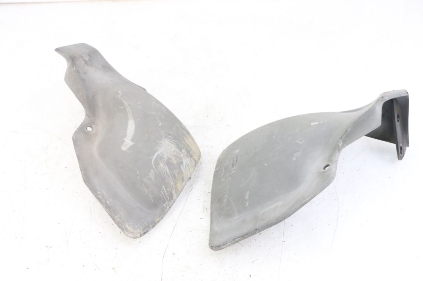 photo de PROTEGE MAIN APRILIA SCARABEO GT 125 (1999 - 2007) - Autre angle de vue