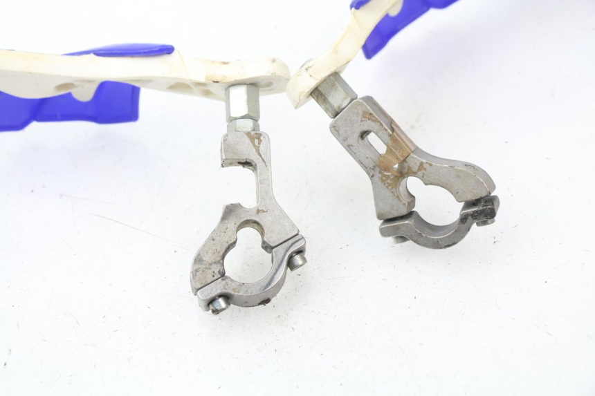 photo de PROTEGE MAIN YAMAHA YZ 80 (1998 - 2001) - Détail de la pièce