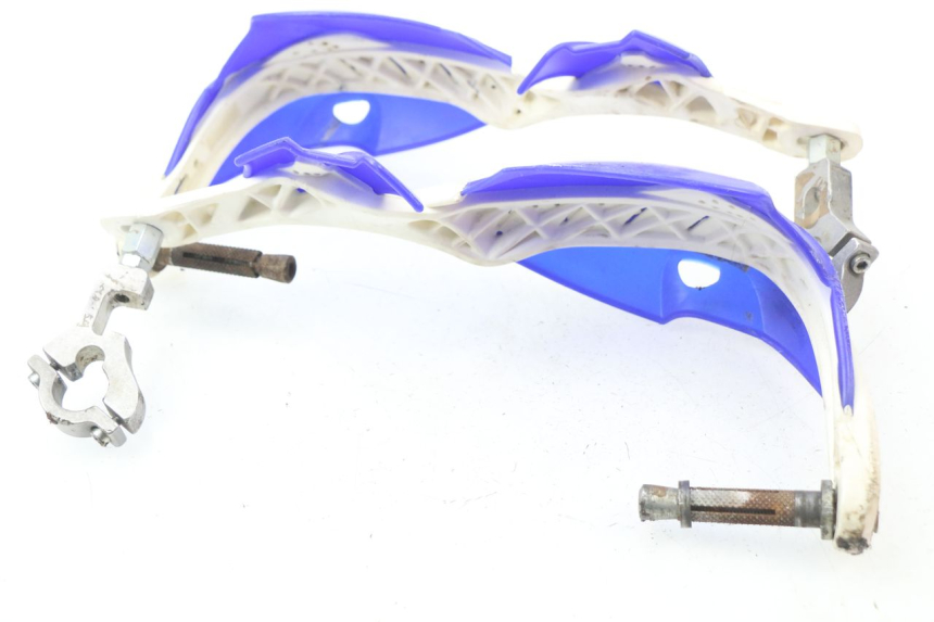 photo de PROTEGE MAIN YAMAHA YZ 80 (1998 - 2001) - Gros plan technique