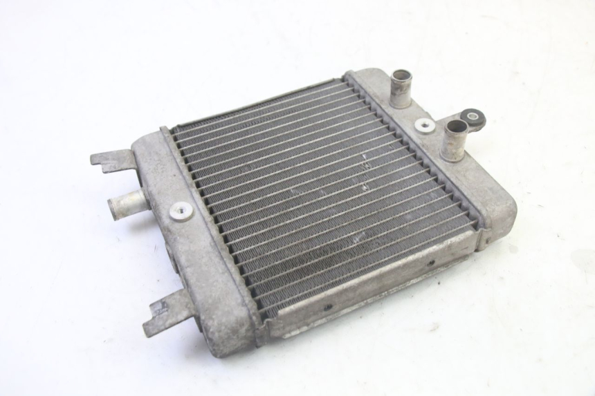 photo de RADIATEUR SUZUKI BURGMAN 125 (2007 - 2014) - Gros plan technique