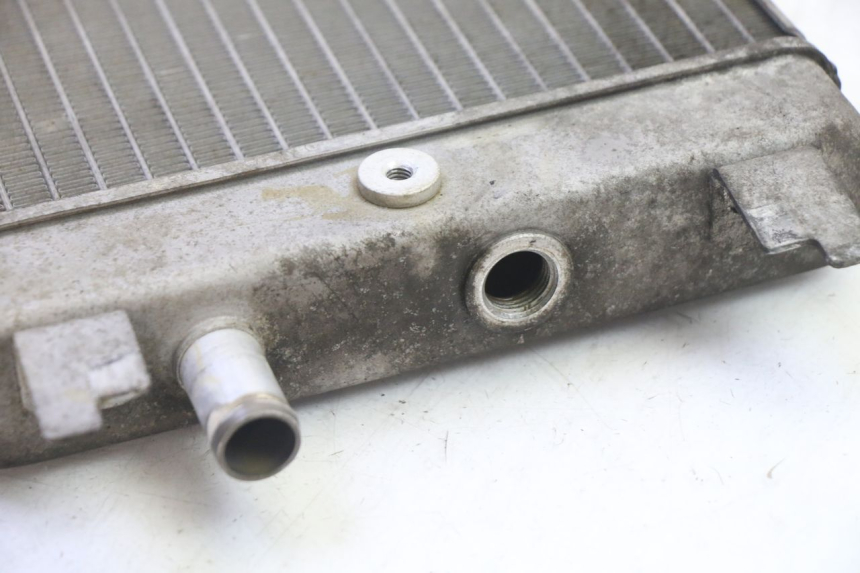 photo de RADIATEUR SUZUKI BURGMAN 125 (2007 - 2014) - Gros plan technique