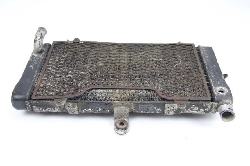 photo de RADIATEUR HONDA CBR F SC21 1000 (1986 - 1992) - Gros plan technique