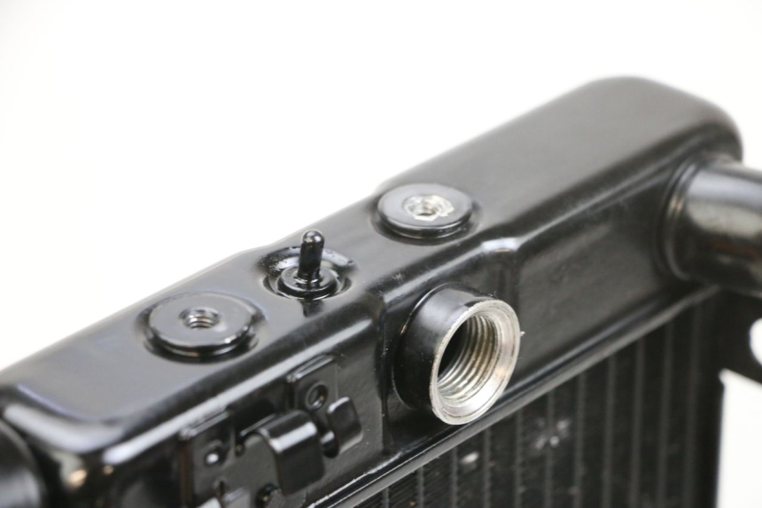 photo de RADIATEUR SUZUKI DL V STROM 1000 (2002 - 2007) - Détail de la pièce