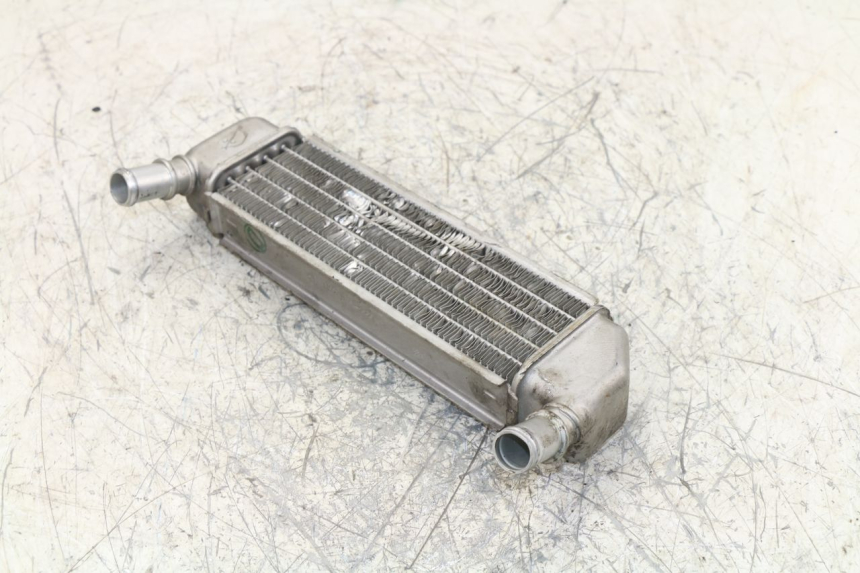 photo de RADIATEUR DROIT PEUGEOT LUDIX BLASTER 50 (2006 - 2014) - Autre angle de vue