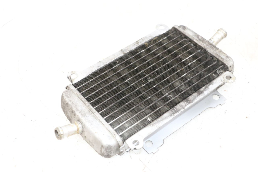 photo de RADIATEUR DROIT PIAGGIO VESPA GTS SUPER IE 125 (2009 - 2016) - Gros plan technique