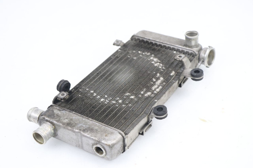 photo de RADIATEUR DROIT HONDA VTR F FIRESTORM 1000 (1997 - 2001) - Gros plan technique