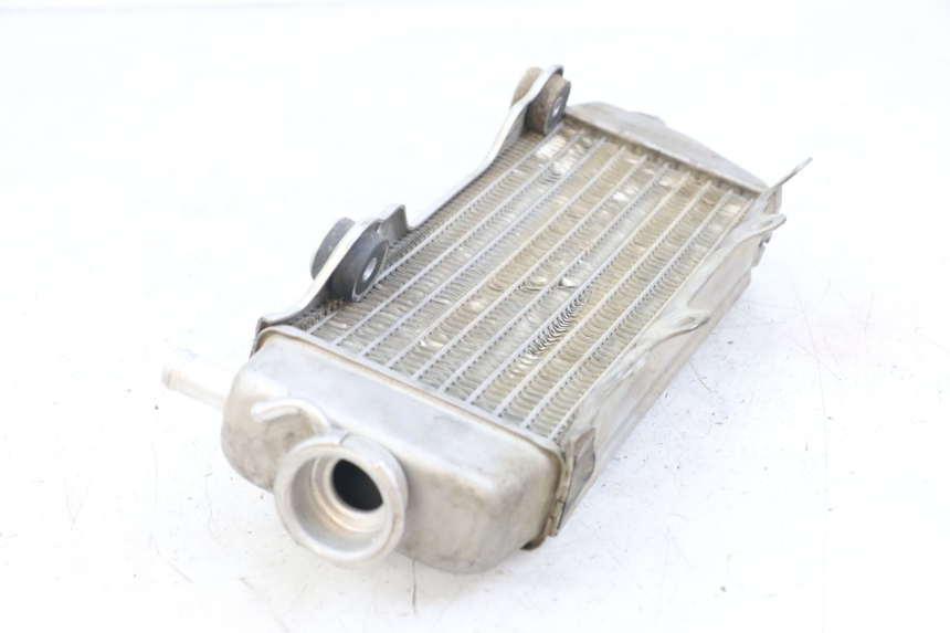 photo de RADIATEUR DROIT YAMAHA YZ 125 (2017 - 2021) - Gros plan technique