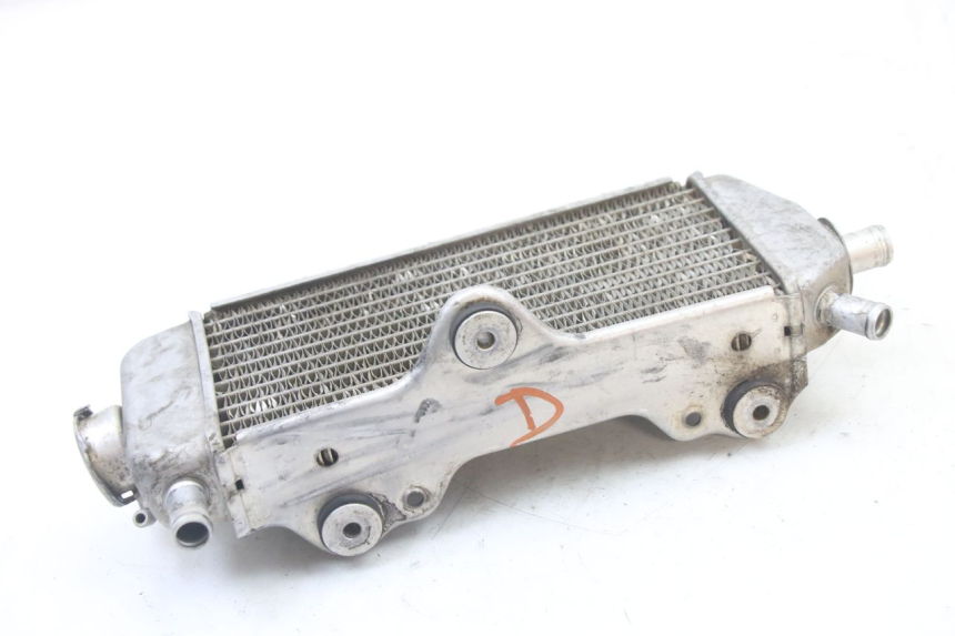 photo de RADIATEUR DROIT YAMAHA YZ 125 (2006 - 2016) - Gros plan technique