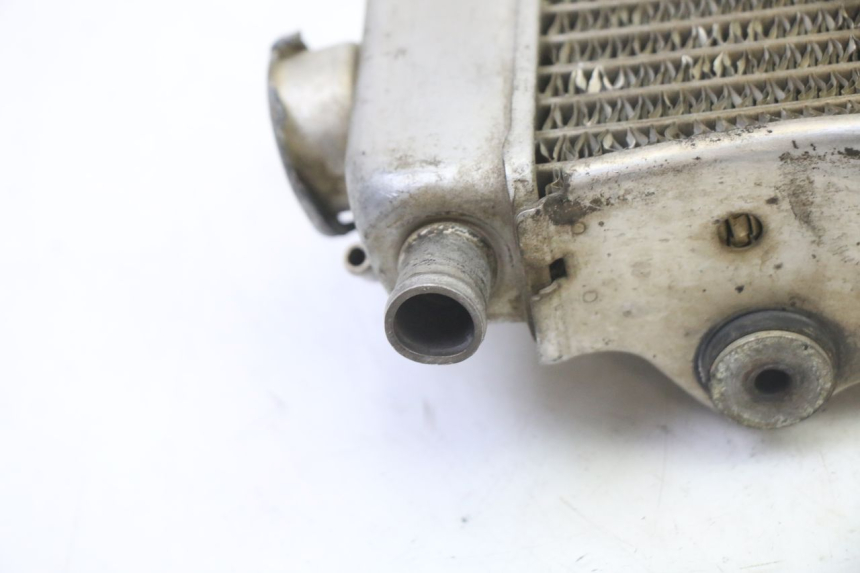 photo de RADIATEUR DROIT YAMAHA YZ 125 (1998 - 2005) - Détails caractéristiques