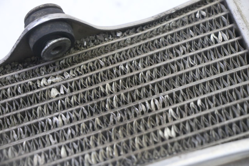photo de RADIATEUR DROIT YAMAHA YZ 125 (1998 - 2005) - État de surface