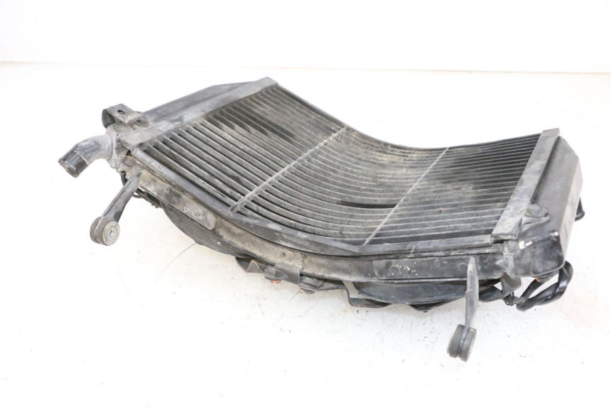 photo de RADIATEUR YAMAHA FJR ABS 1300 (2006 - 2012) - Gros plan technique