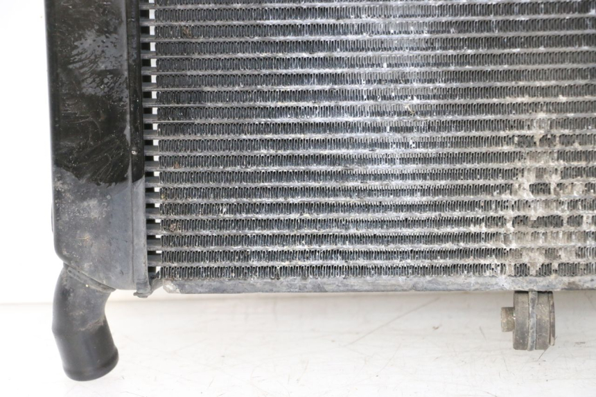 photo de RADIATEUR YAMAHA FZ6 FAZER S2 600 (2007 - 2011) - Vue rapprochée