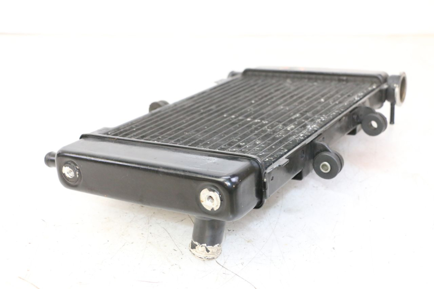 photo de RADIATEUR YAMAHA FZ6 N FAZER 600 (2004 - 2006) - Détail de la pièce