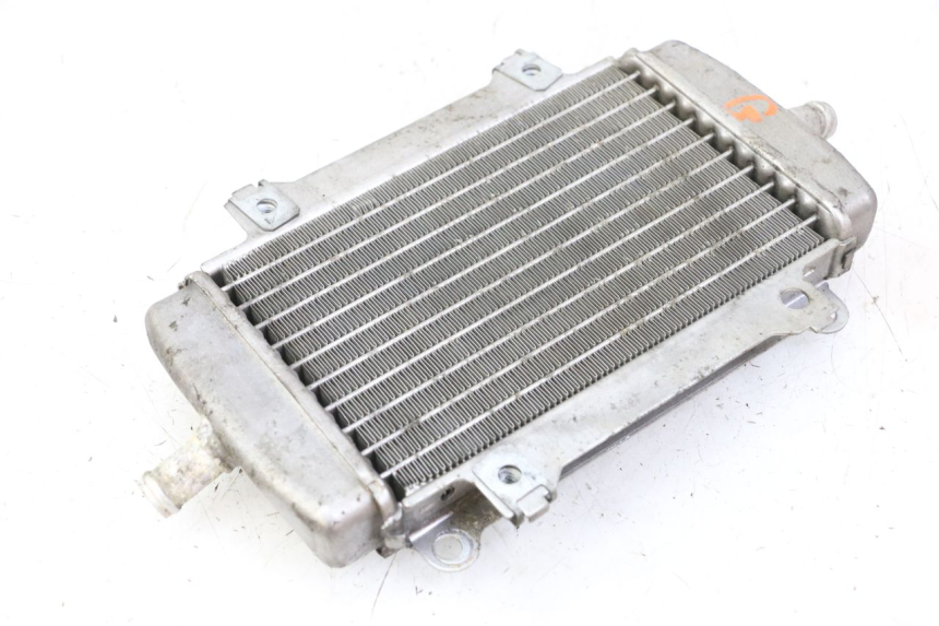 photo de RADIATEUR GAUCHE PIAGGIO VESPA GRANTURISMO 200 (2004 - 2005) - Gros plan technique