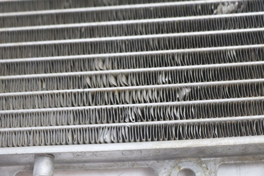photo de RADIATEUR GAUCHE BOOM TRIKE FUN 500 (2004 - 2010) - État de surface
