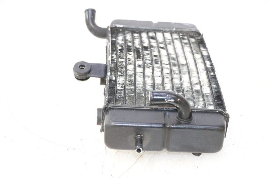 photo de RADIATEUR GAUCHE HONDA XRV AFRICA TWIN 750 (1990 - 1992) - Gros plan technique