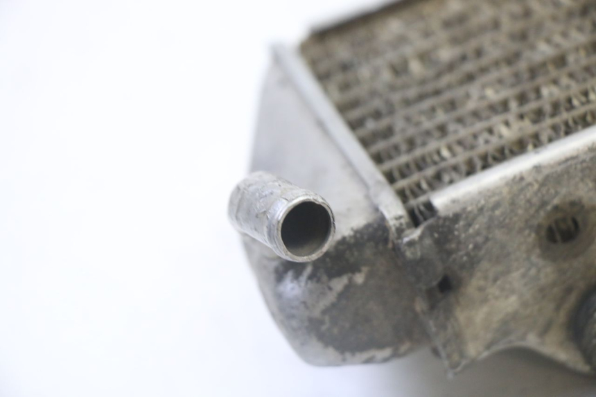 photo de RADIATEUR GAUCHE YAMAHA YZ 125 (1998 - 2005) - Points de fixation