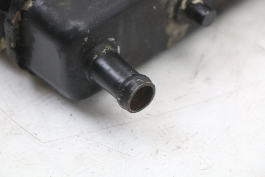 photo de RADIATEUR HONDA NES AROBASE 125 (2000 - 2003) - Gros plan technique