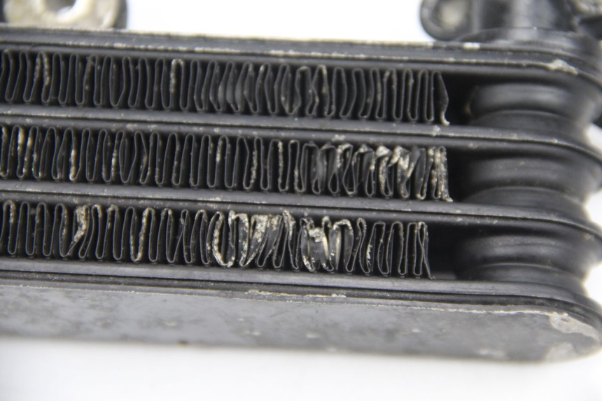 photo de RADIATEUR HUILE HONDA CBR F SC21 1000 (1986 - 1992) - Gros plan technique