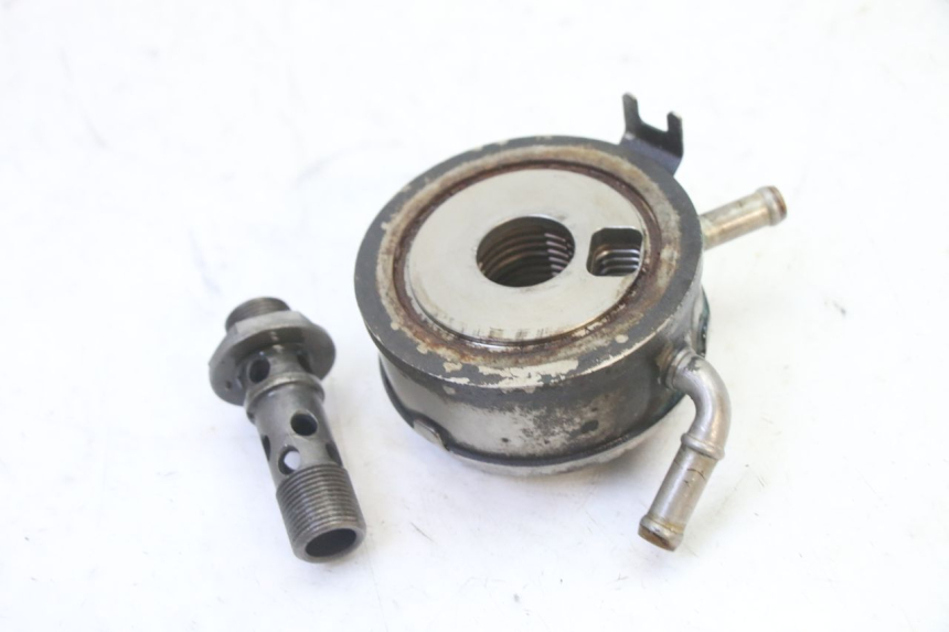 photo de RADIATEUR HUILE HONDA CBR RR FIREBLADE 900 (1992 - 1994) - Gros plan technique