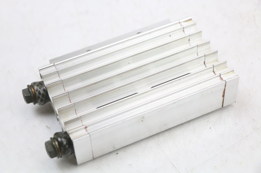 photo de RADIATEUR HUILE KSR RACING DRIFT 140 - Gros plan technique