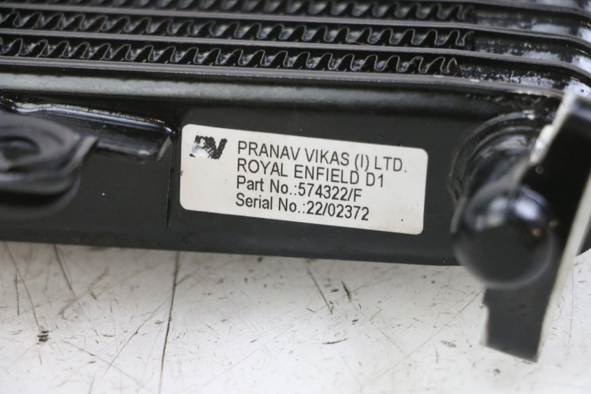 photo de RADIATEUR HUILE ROYAL ENFIELD SCRAM 411 (2022 - 2024) - Gros plan technique