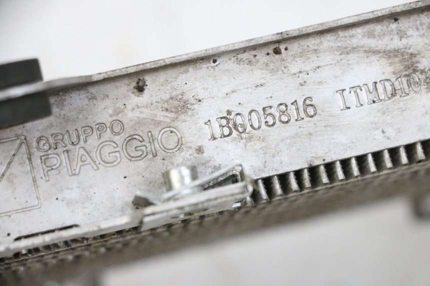 photo de RADIATEUR PIAGGIO MP3 HPE 300 (2019 - 2026) - Zoom état d’usage