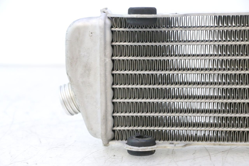 photo de RADIATEUR RIEJU MRT PRO SUPERMOTARD 50 (2007 - 2018) - Gros plan technique