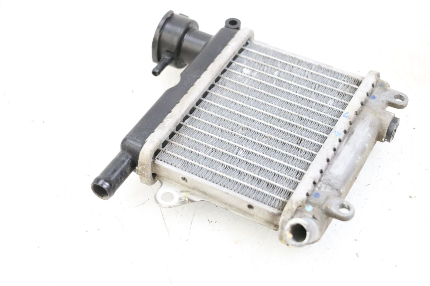 photo de RADIATEUR YAMAHA NEOS NEO'S 4T 50 (2008 - 2016) - Gros plan technique