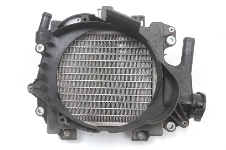 photo de RADIATEUR HONDA PCX (JF28) 125 (2009 - 2011) - Autre angle de vue