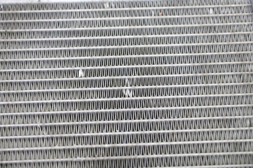 photo de RADIATEUR PEUGEOT SATELIS 250 (2006 - 2012) - Gros plan technique