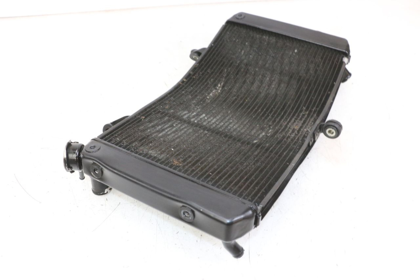 photo de RADIATEUR YAMAHA FZ1 FAZER 1000 (2007 - 2009) - Points de fixation