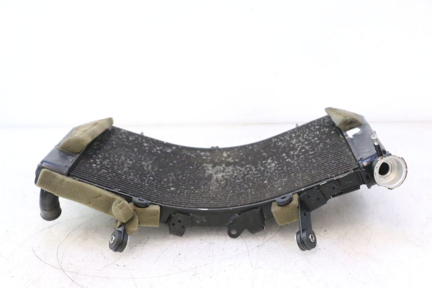 photo de RADIATEUR YAMAHA YZF R6 600 (2008 - 2009) - Détails caractéristiques