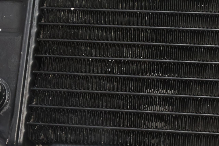 photo de RADIATEUR KAWASAKI ZZR 600 (1995 - 2004) - Autre angle de vue