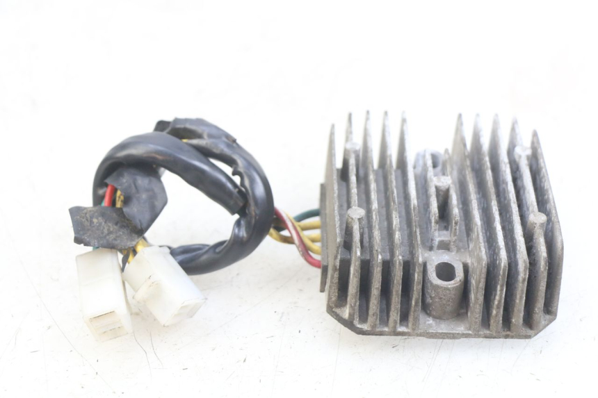 photo de REGULATEUR CHARGE KYMCO AGILITY 16+ 4T 50 (2018 - 2023) - Gros plan technique