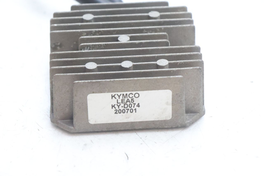 photo de REGULATEUR CHARGE KYMCO AGILITY 16+ 4T 50 (2018 - 2023) - Gros plan technique