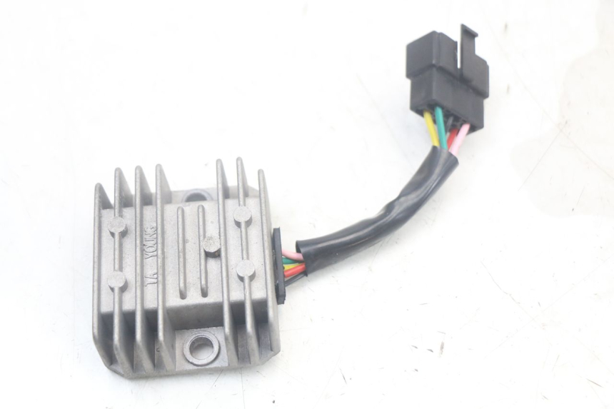 photo de REGULATEUR CHARGE KYMCO AGILITY 4T 50 (2018 - 2022) - Détail de la pièce