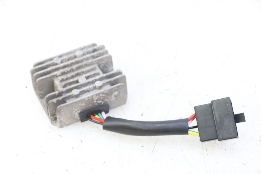 photo de REGULATEUR CHARGE KYMCO AGILITY 4T 50 (2018 - 2022) - Gros plan technique