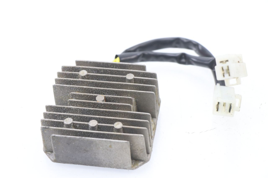 photo de REGULATEUR CHARGE KYMCO AGILITY CITY 16P 125 (2015 - 2021) - Gros plan technique