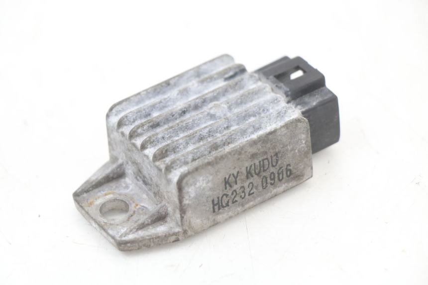 photo de REGULATEUR CHARGE KYMCO AGILITY PREMIUM 50 (2007 - 2010) - Autre angle de vue